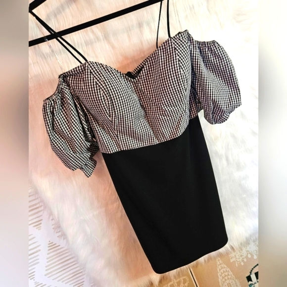 Entry Gingham Off-Shoulders B&W Mini Dress - Picture 2 of 6